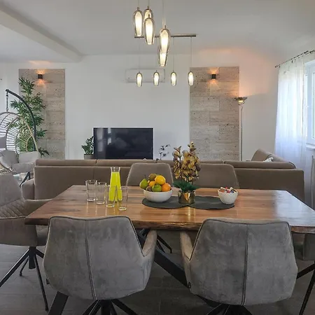 Lovely In With Wifi Kučiće