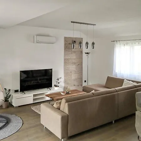 Apartamento Beautiful In With Wifi Kučiće